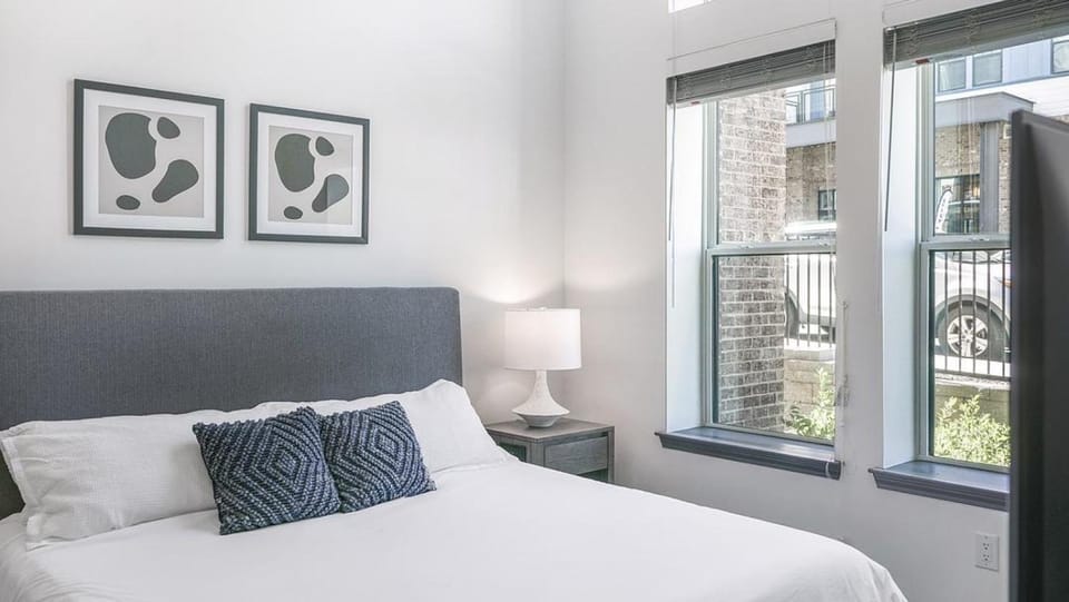 Landing Modern Apartment with Amazing Amenities (ID5873X17) Apartment in Richmond