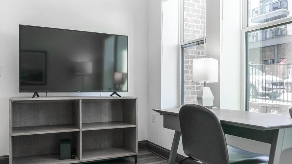 Landing Modern Apartment with Amazing Amenities (ID5873X17) Apartment in Richmond