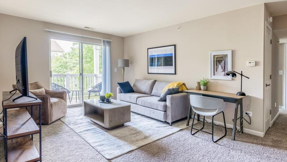 Landing Modern Apartment with Amazing Amenities (ID4377X11) Apartment in Naperville