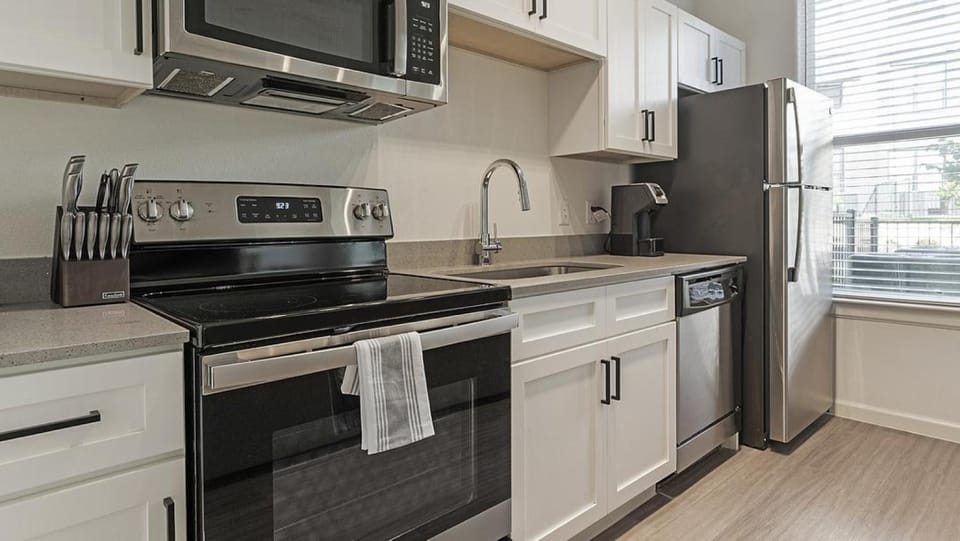 Landing Modern Apartment with Amazing Amenities (ID1013X758) Apartment in Windemere