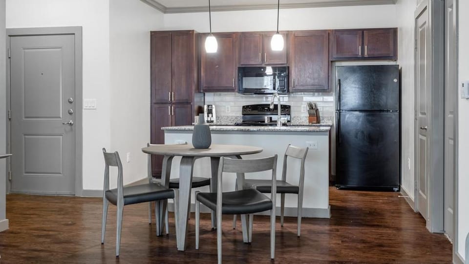Landing Modern Apartment with Amazing Amenities (ID8123X17) Apartment in Round Rock
