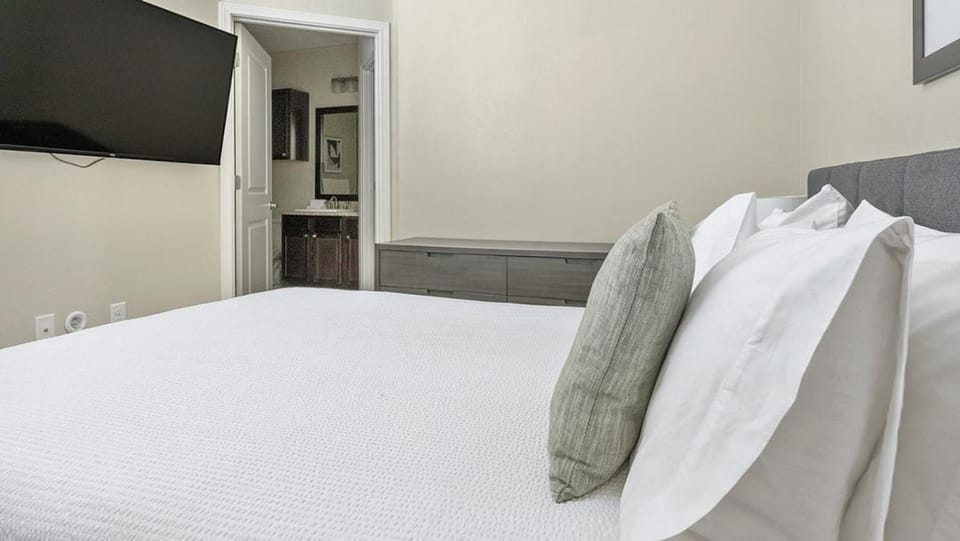 Landing Modern Apartment with Amazing Amenities (ID5977X10) Apartment in El Paso