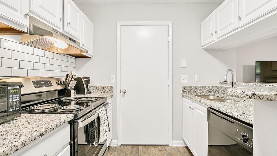 Landing Modern Apartment with Amazing Amenities (ID6735X37) Apartment in Greensboro