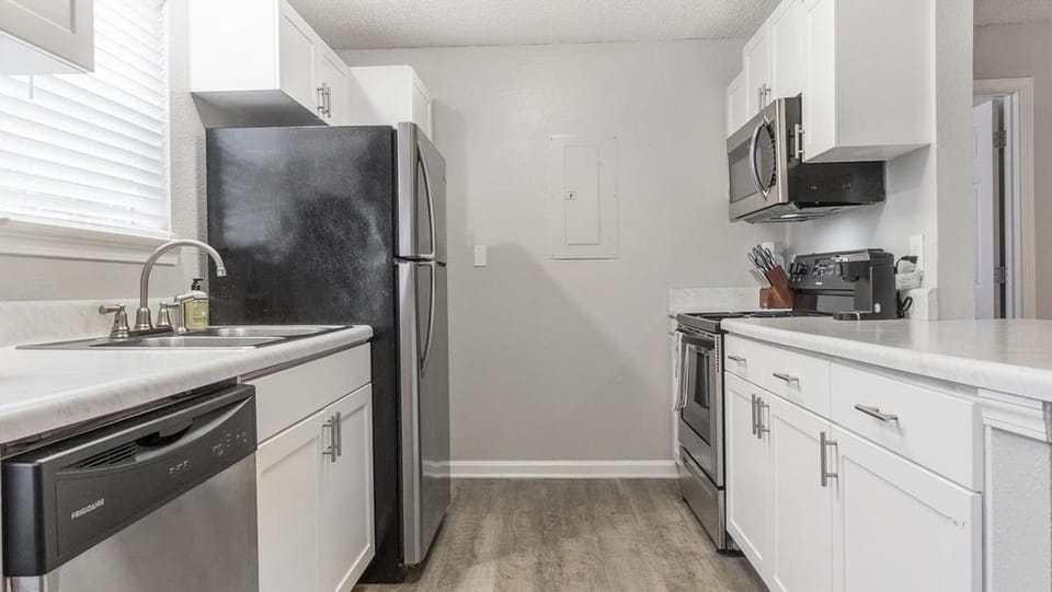 Landing Modern Apartment with Amazing Amenities (ID9623X55) Apartment in Durham