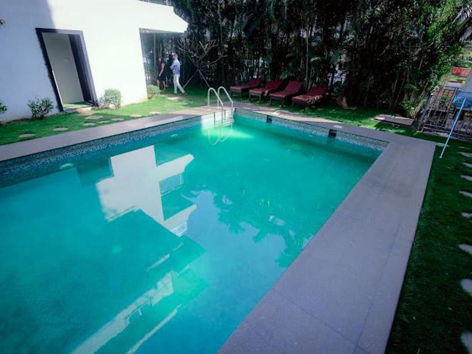 1 Bed Apartment Sleeps 2 - Pool Parking Balcony Apartment in Goa, India