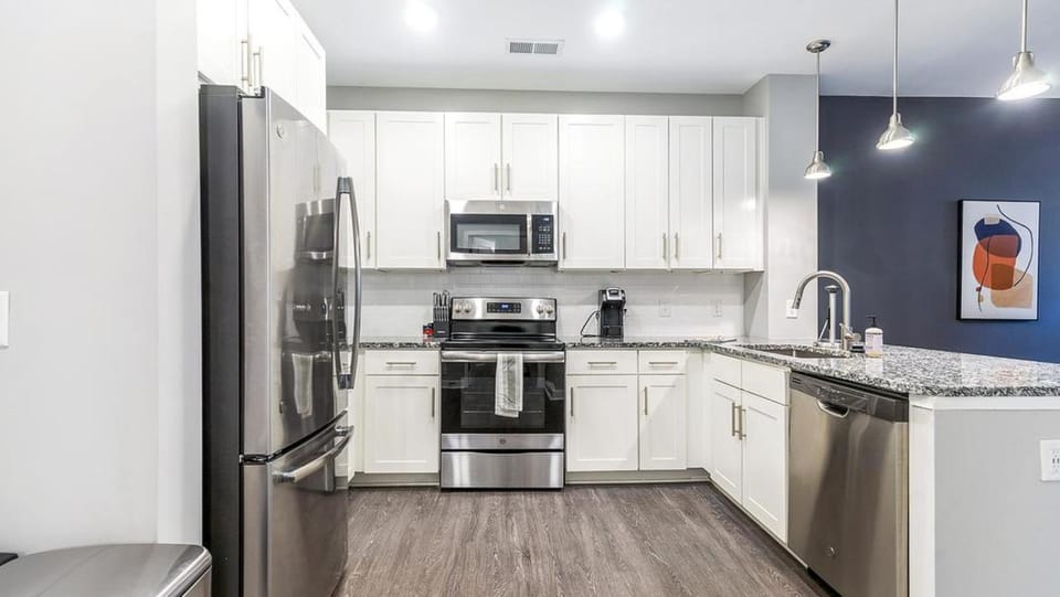 Landing Modern Apartment with Amazing Amenities (ID8112X15) Apartment in Durham