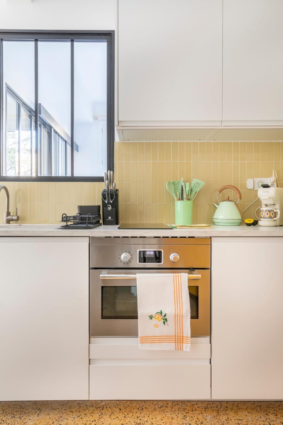 Kitchen or kitchenette, oven, pet friendly, stove, toaster