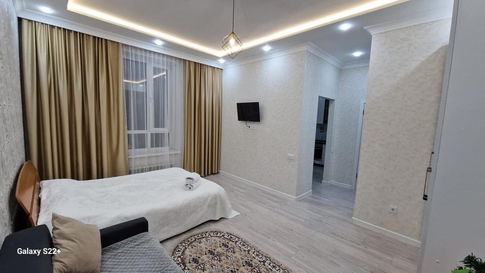 Bed, TV and multimedia, Photo of the whole room, Bedroom, towels