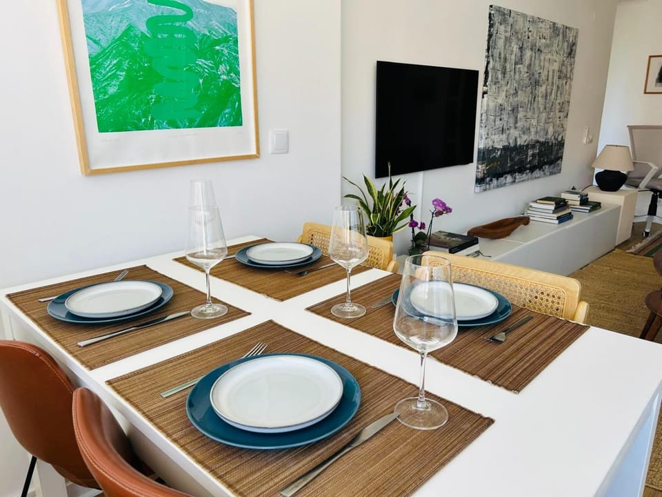 Peaceful 2 bd in Monte Estoril Apartment in Estoril