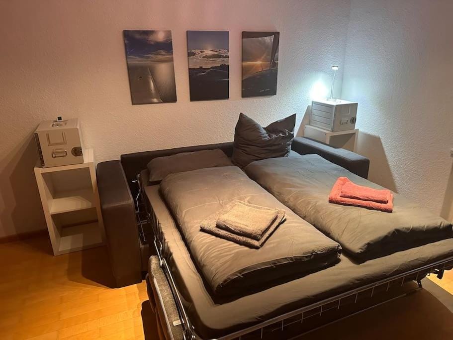 Bed, Living room