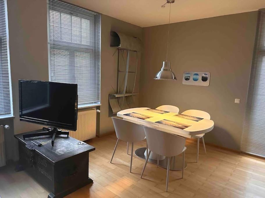 TV and multimedia, Living room, Dining area