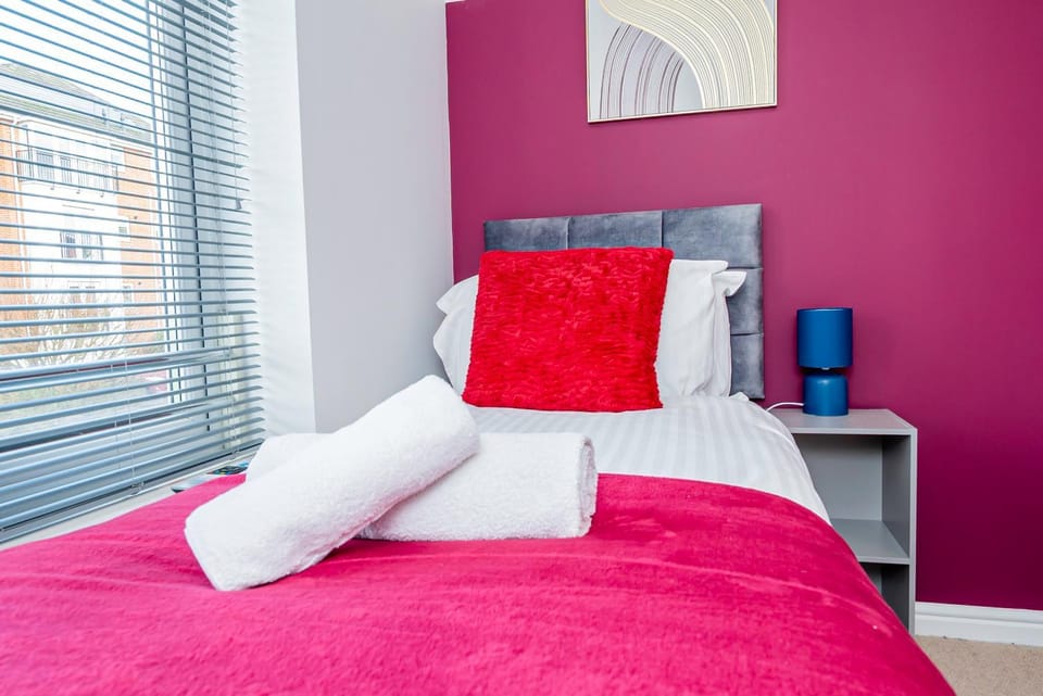 Wow BooK ME 9beds 25Baths CONTRACTORS,FAMILY! House in Reading