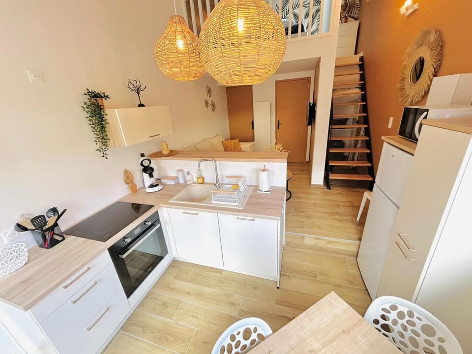 Kitchen or kitchenette, Seating area, Dining area, dishwasher, minibar, pet friendly, stove