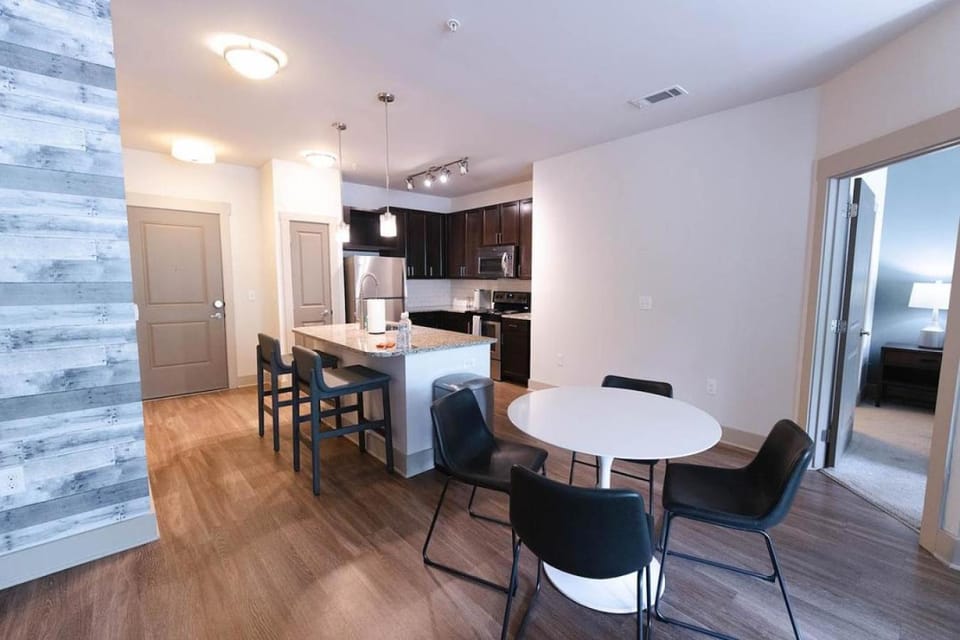 Landing Modern Apartment with Amazing Amenities (ID888) Apartment in Vestavia Hills