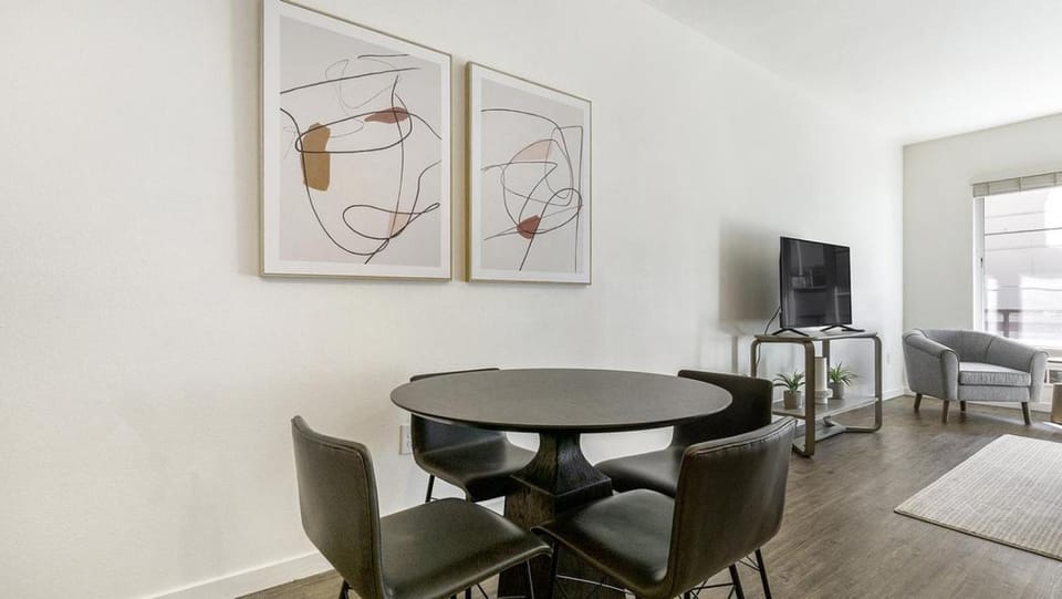 Landing Modern Apartment with Amazing Amenities (ID1191X971) Apartment in Oakland