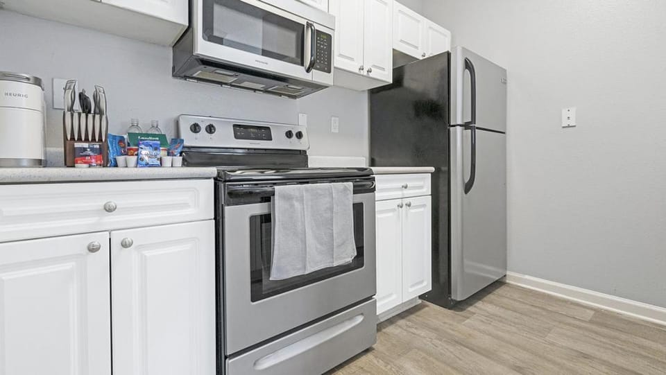 Landing Modern Apartment with Amazing Amenities (ID1170X300) Apartment in Durham