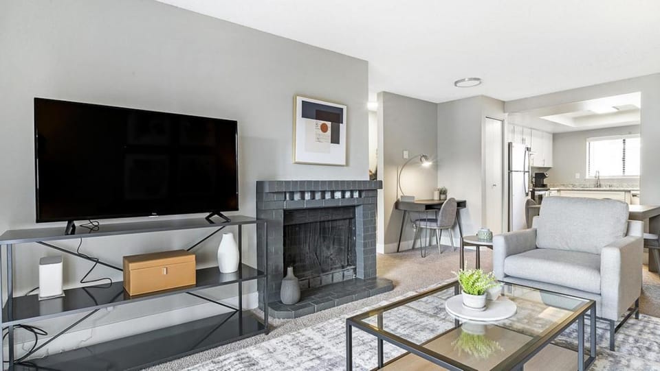 Landing Modern Apartment with Amazing Amenities (ID9454X04) Apartment in Cascade-Fairwood