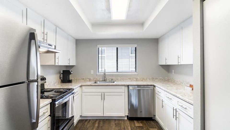 Landing Modern Apartment with Amazing Amenities (ID9454X04) Apartment in Cascade-Fairwood