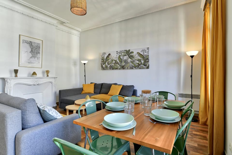 Living room, Seating area, Dining area