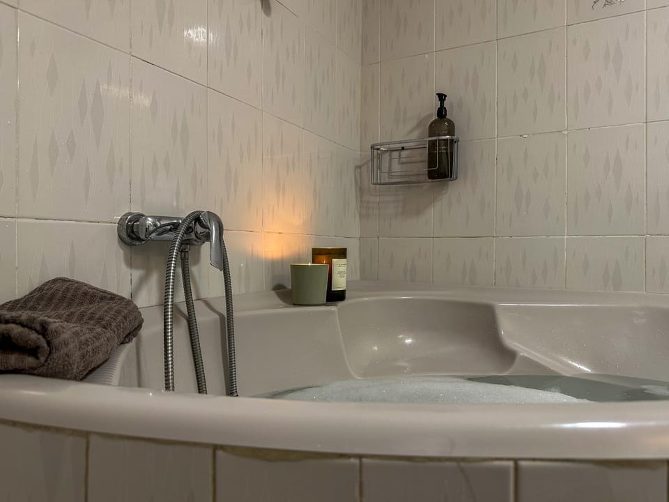 Bathroom, Bath, towels