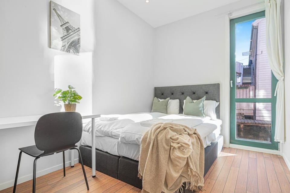 Seaside Apt. Catch Crabs from Your Bedroom Window! Apartment in Bergen