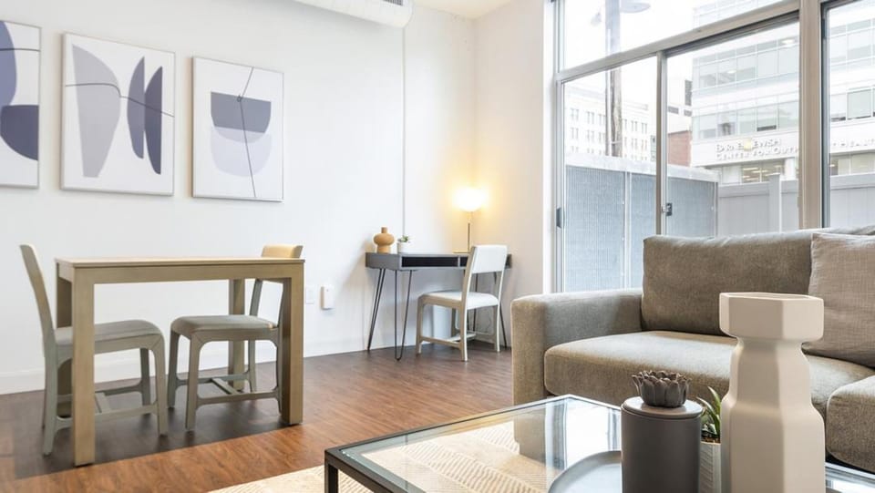 Landing Modern Apartment with Amazing Amenities (ID8715X44) Apartment in Saint Louis