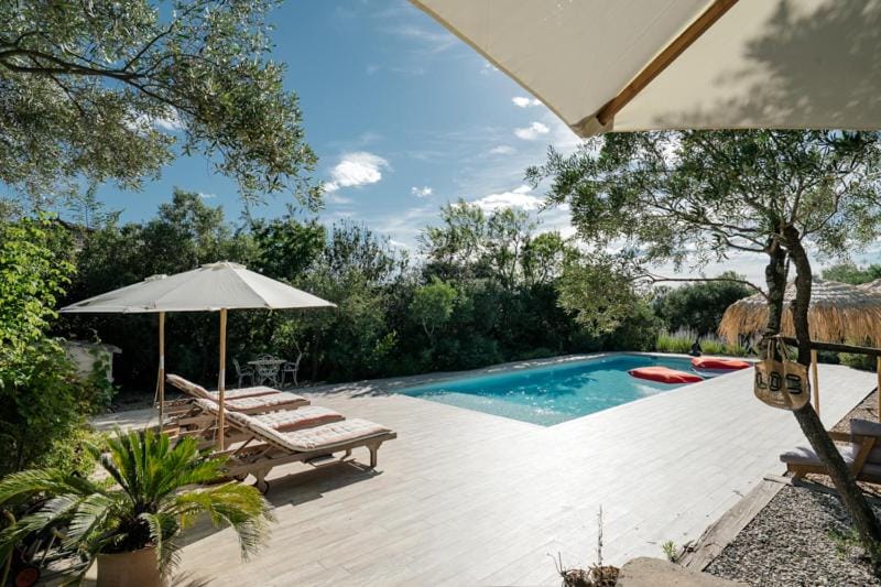 Swimming pool