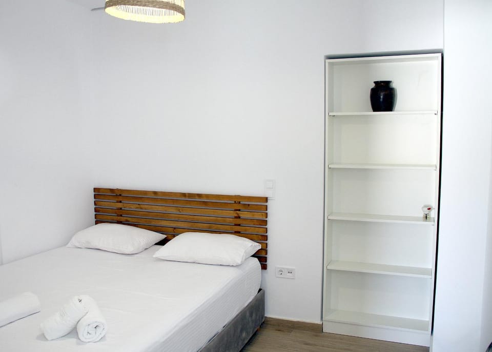 Bedroom, towels
