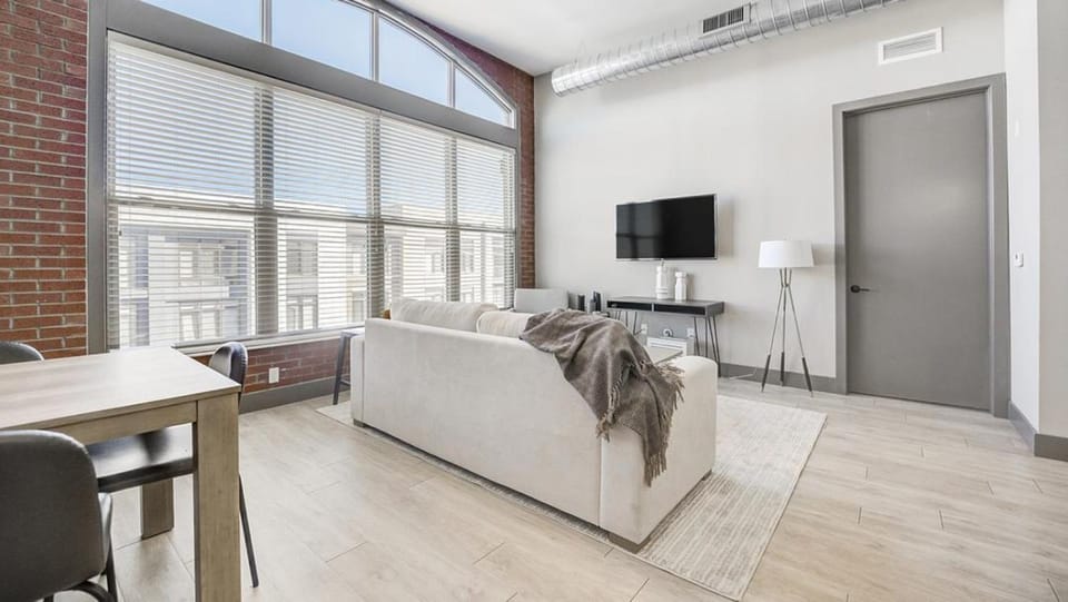 Landing Modern Apartment with Amazing Amenities (ID1000X551) Apartment in Westlake