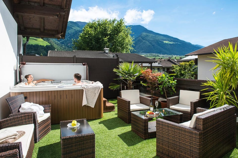 Property building, Hot Tub