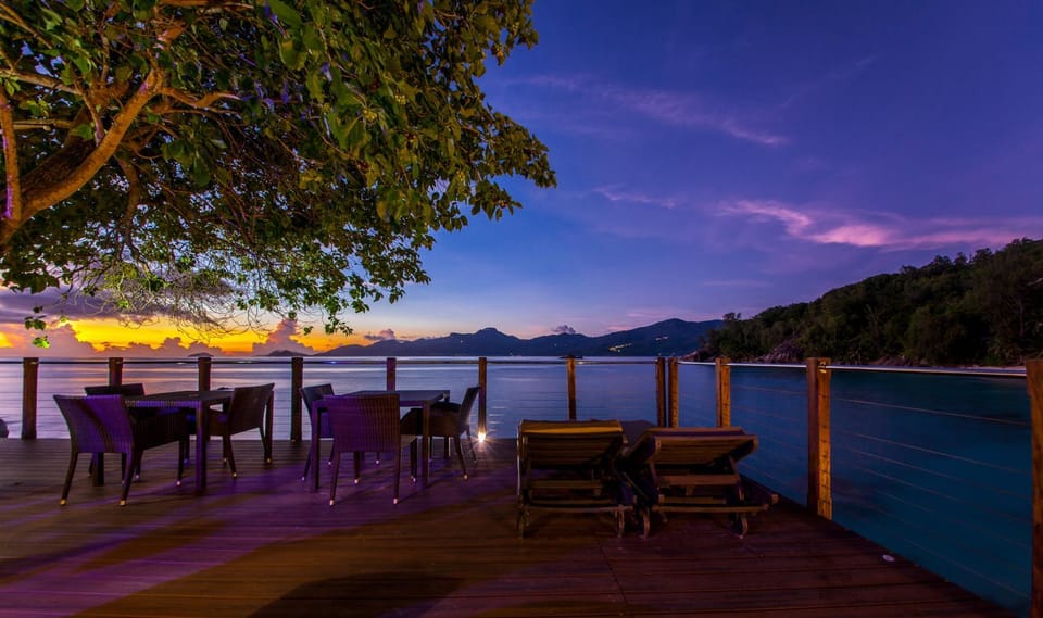 Restaurant/places to eat, Balcony/Terrace, Beach, Sea view, Sunset