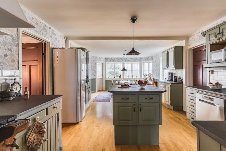 Charming Forest Retreat, 15 Min from Mariefred Villa in Stockholm County