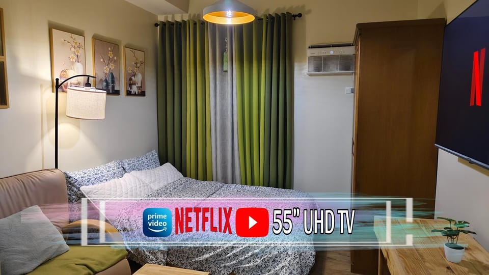 Bed, TV and multimedia, Photo of the whole room, Bedroom