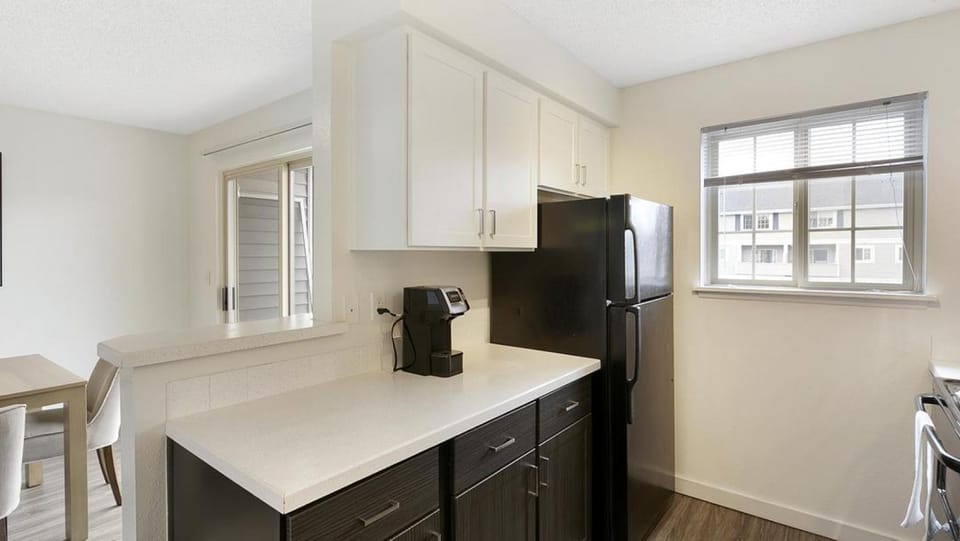 Landing Modern Apartment with Amazing Amenities (ID9275X37) Apartment in Lynnwood