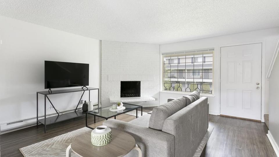 Landing Modern Apartment with Amazing Amenities (ID9275X37) Apartment in Lynnwood