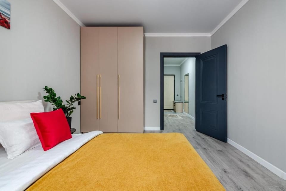 Bed, Photo of the whole room, Bedroom, wardrobe