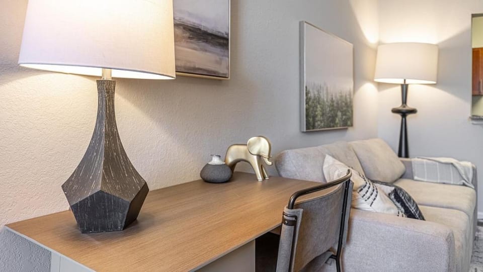 Landing Modern Apartment with Amazing Amenities (ID8053X00) Apartment in Fort Myers