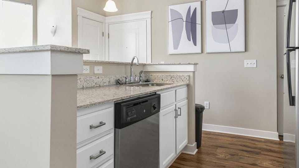Landing Modern Apartment with Amazing Amenities (ID9437X39) Apartment in Fishers
