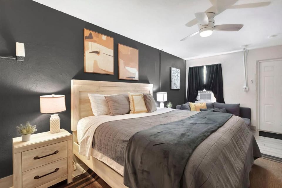 Special - Xtra Comfy - King Bed Chalet in Lake Okeechobee