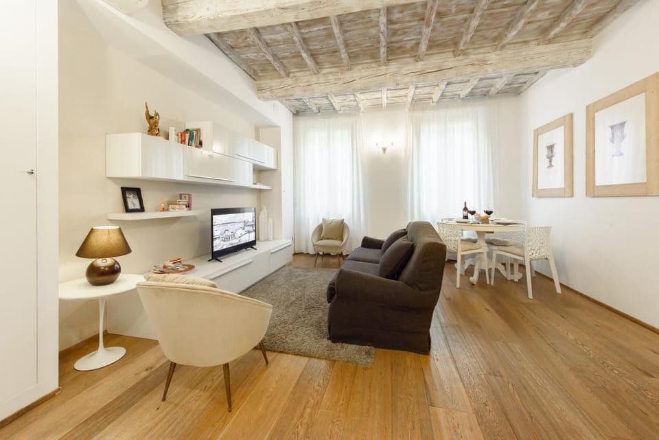 TV and multimedia, Living room, Seating area, Dining area