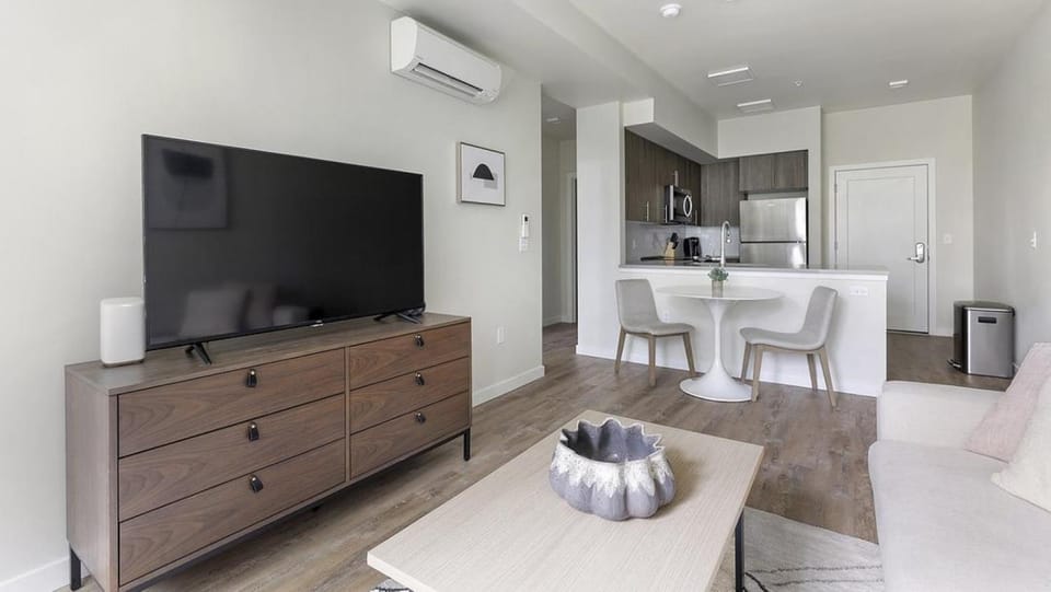 Landing - Modern Apartment with Amazing Amenities (ID1403X372) Apartment in Portland