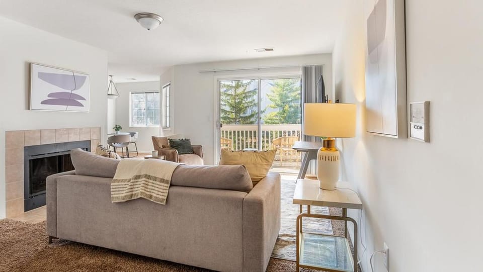 Landing Modern Apartment with Amazing Amenities (ID4410X79) Apartment in Pike Township