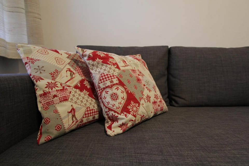 Living room, Decorative detail, Seating area
