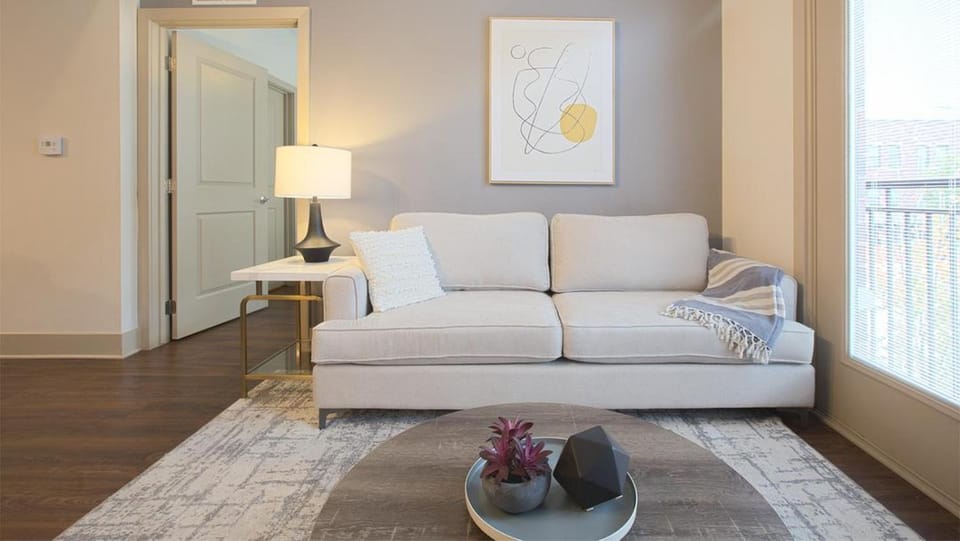 Landing Modern Apartment with Amazing Amenities (ID2613X64) Apartment in Windsor