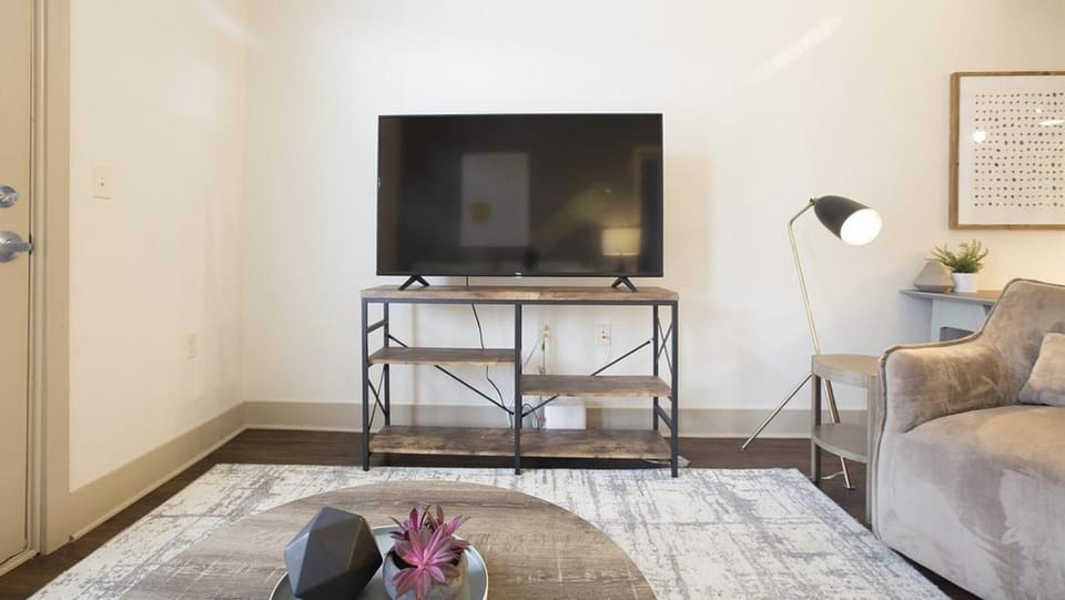 Landing Modern Apartment with Amazing Amenities (ID2613X64) Apartment in Windsor
