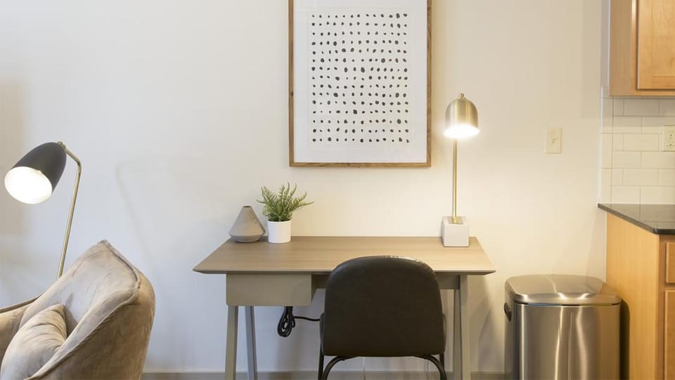 Landing Modern Apartment with Amazing Amenities (ID2613X64) Apartment in Windsor