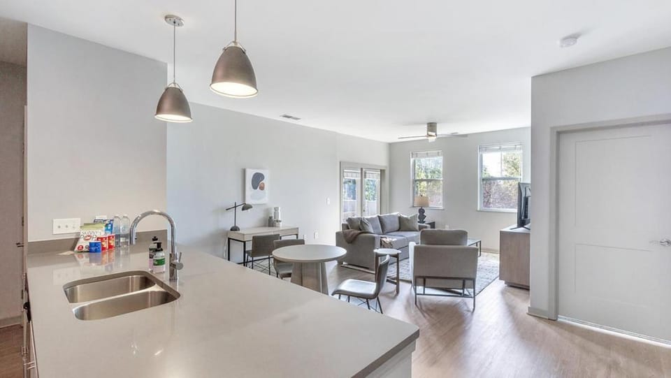 Landing Modern Apartment with Amazing Amenities (ID1170X581) Apartment in Indiana
