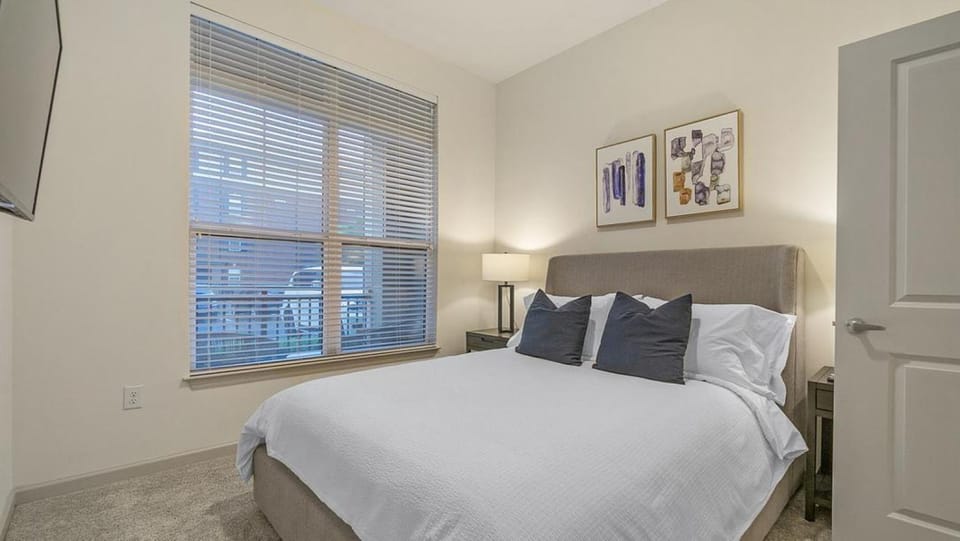 Landing Modern Apartment with Amazing Amenities (ID9491X71) Apartment in Brentwood