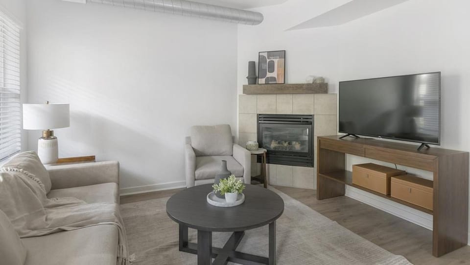 Landing Modern Apartment with Amazing Amenities (ID1248X586) Apartment in Boulder