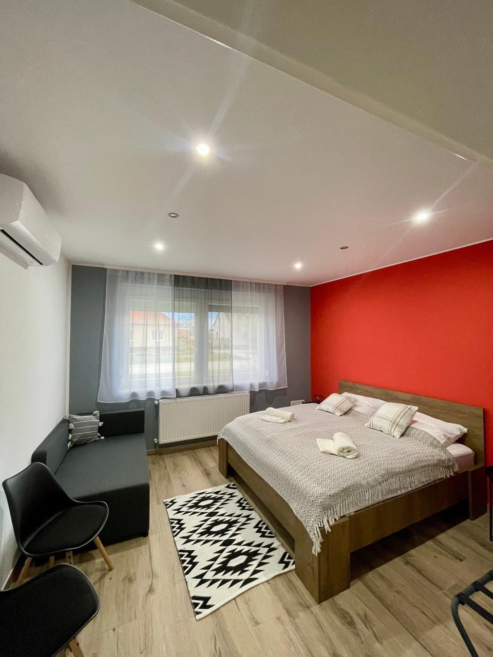 Bed, Photo of the whole room, Bedroom